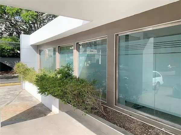 oficinas y locales comerciales - Local esquinero comercial Naco 2