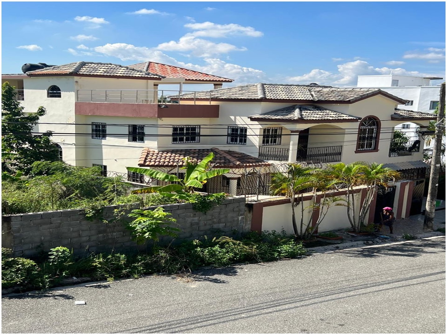 casas - Casa de 3 Niveles en el RESIDENCIAL MIRADOR DEL OESTE, 425 Mts2, 4 HABS, Terraza 9