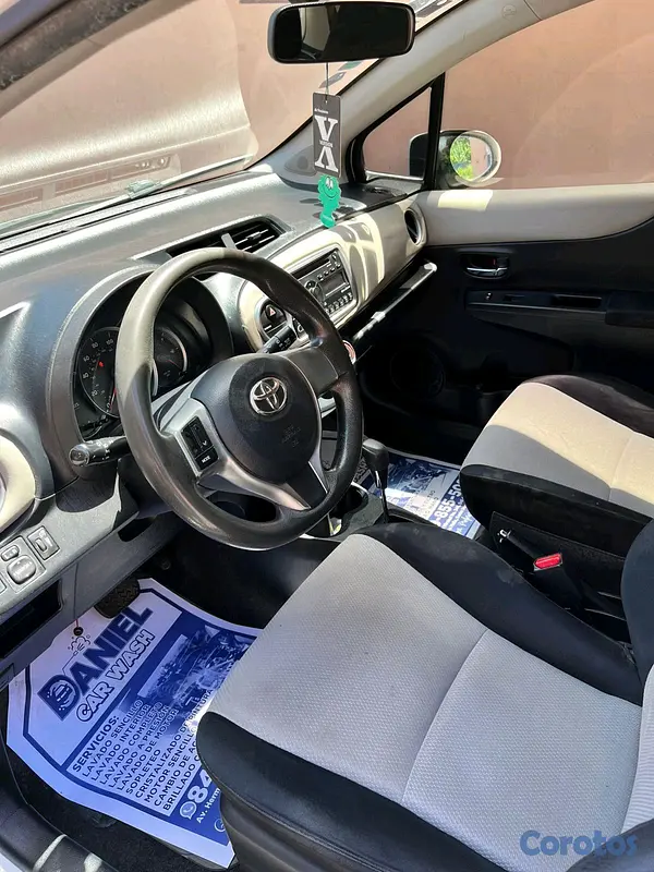 carros - Toyota yaris 2012 3