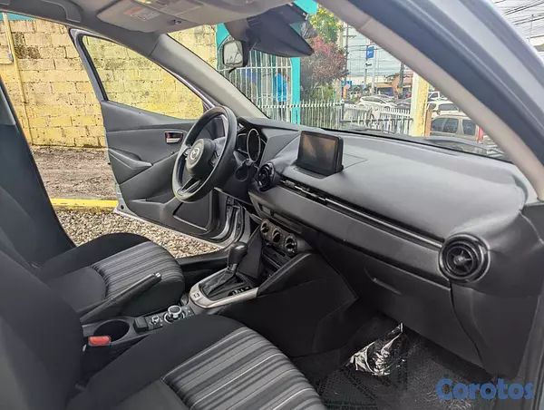 carros - Mazda 2 2020 8