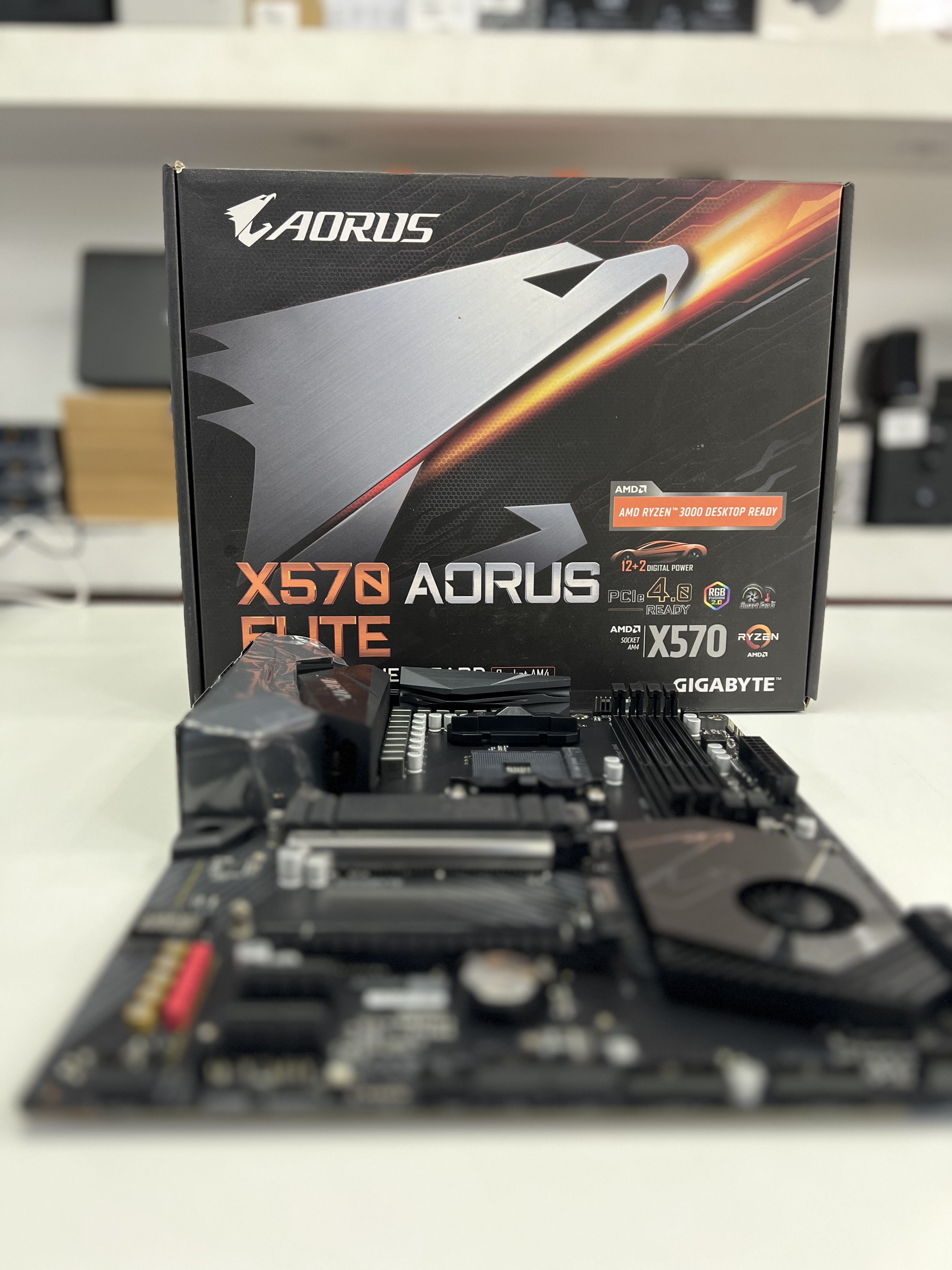 computadoras y laptops - moder board aorus x570 0