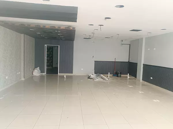 oficinas y locales comerciales - Local en Naco primer nivel 2