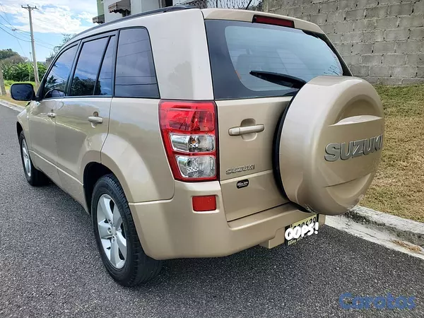 jeepetas y camionetas - Suzuki Grand vitara 2011 Excelentes condiciones 9