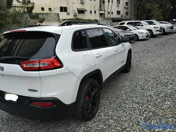 jeepetas y camionetas - JEEP CHEROKEE LATITUD 5