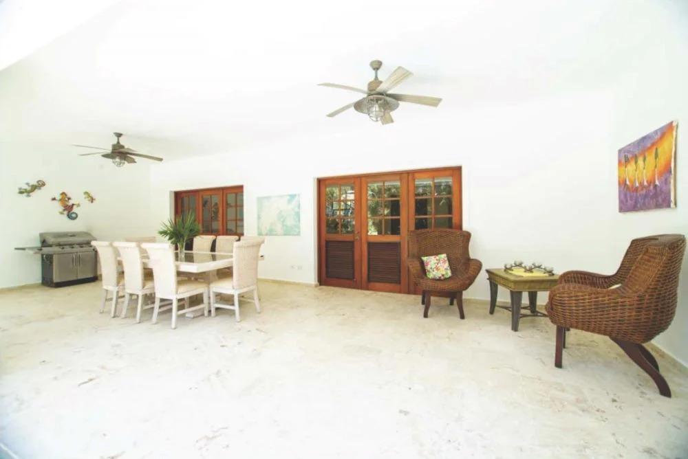 casas vacacionales y villas - Villa con Piscina y Amplio Terreno a Minutos de la Playa entre Sosúa y Cabarete 4