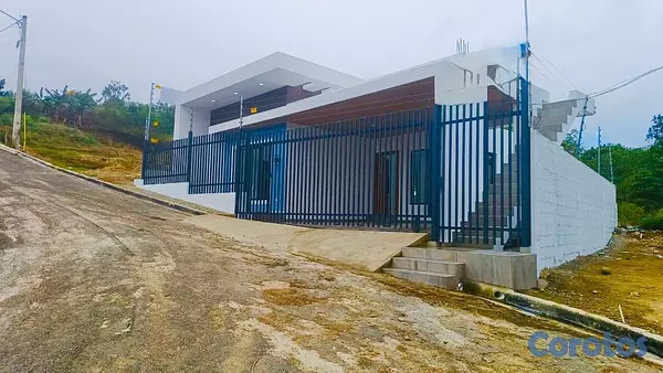 casas - Casa hermosa y espaciosa de venta en Corona Plaza  6