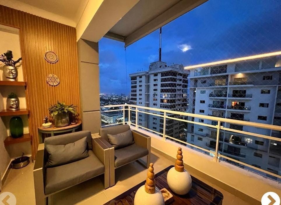 apartamentos - vendo excelente Apartamento en la Julia piso alto. (Nivel 18) con Vista al Mar.
