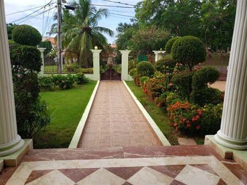 casas - Venta de mansión en arroyo hondo 3 de 900mts distrito nacional 5
