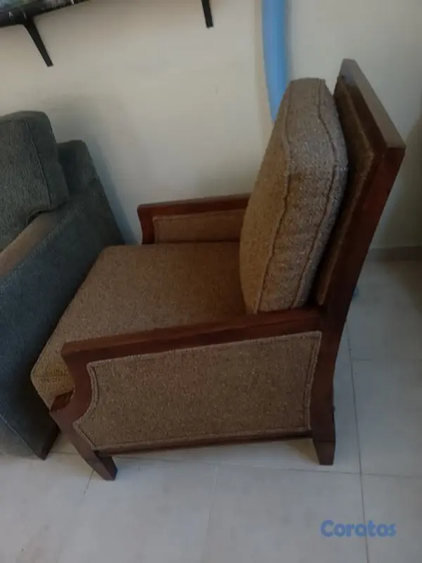 muebles y colchones - Butaca  tapizada  con ribetes de caoba  3