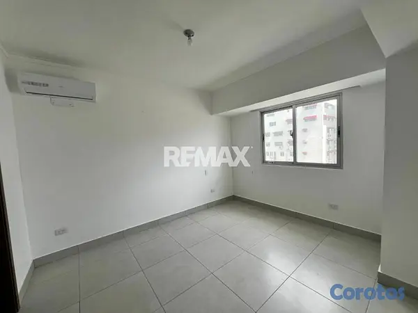 apartamentos - Apartamento en Alquiler con Línea Blanca en Evaristo Morales 1H, 1.5B, 2P 8