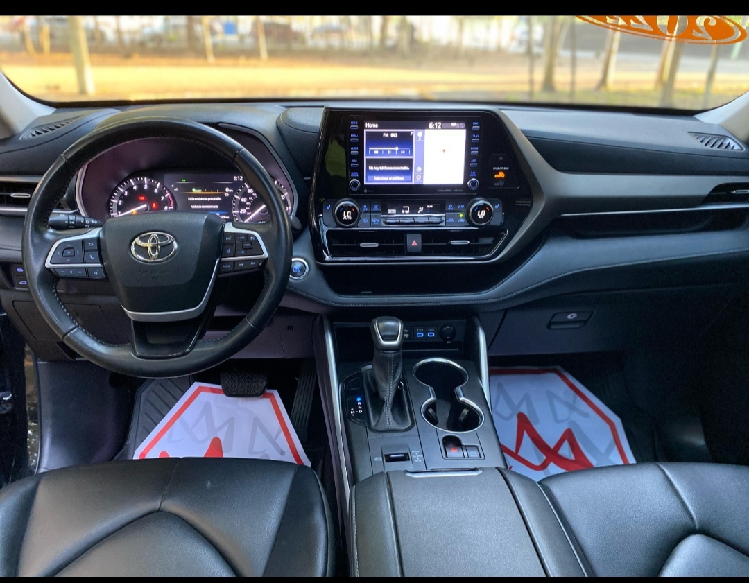 jeepetas y camionetas - 2022 Toyota Highlander XLE  4
