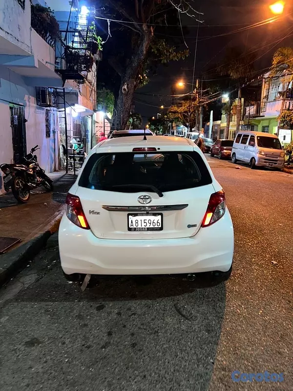 carros - 🚗🔥 Toyota Vitz – ¡Se Va Rápido! 3