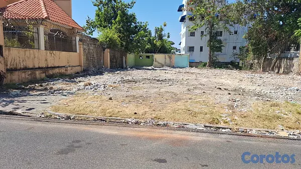 solares y terrenos - En Venta Solar en Arroyo Hondo Viejo 700m2 Uso de Suelo 6 pisos 3