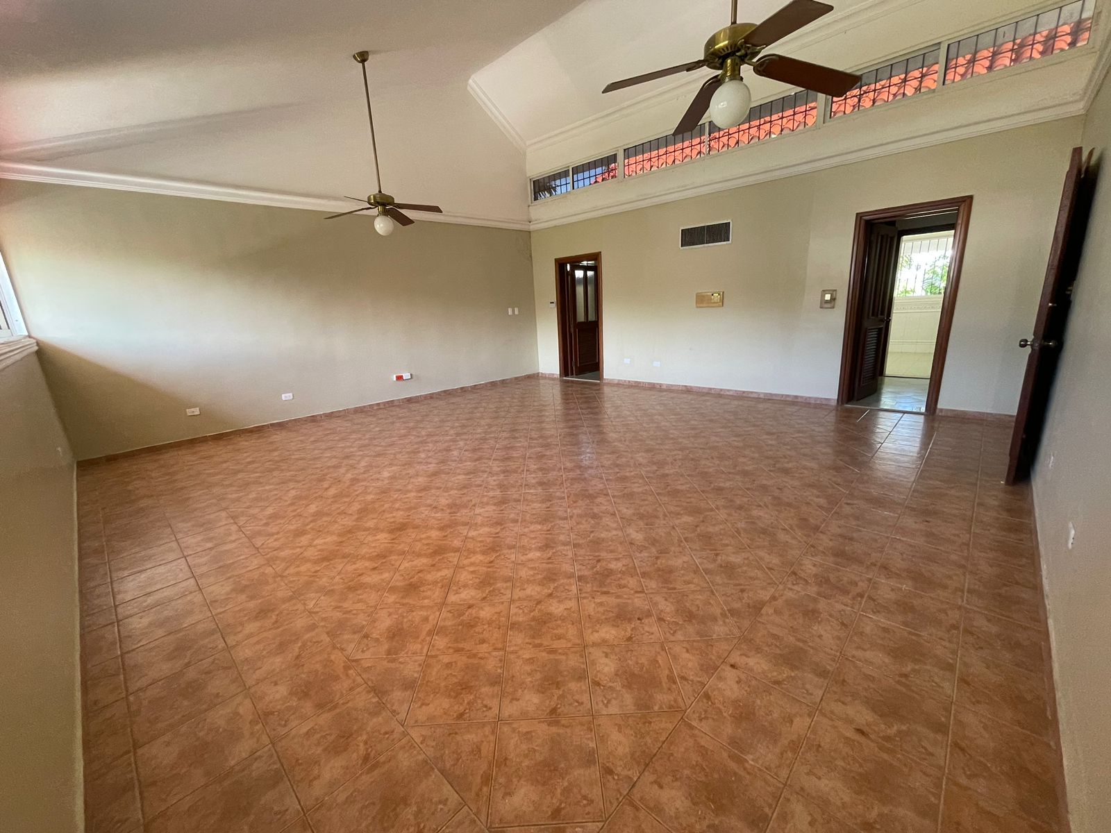 casas - VENDO Hermosa Mansión De 3 Niveles En Los Rios 5