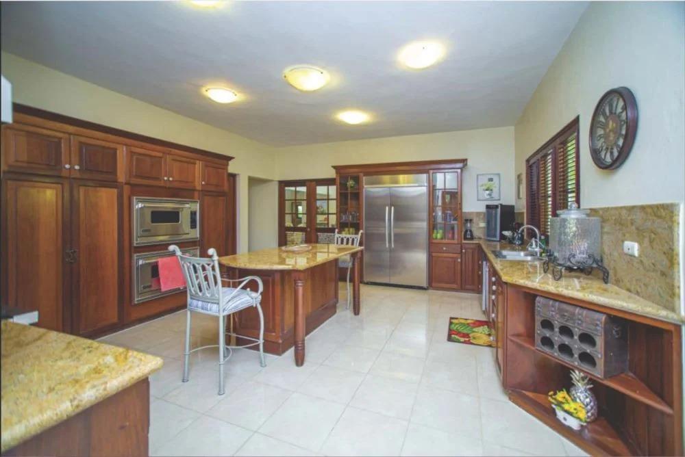 casas vacacionales y villas - Villa con Piscina y Amplio Terreno a Minutos de la Playa entre Sosúa y Cabarete 5