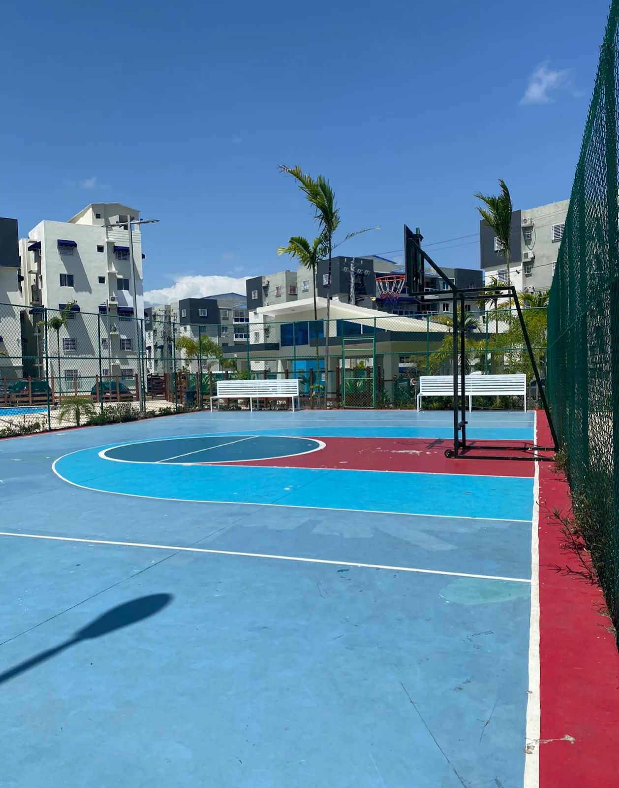apartamentos - Apartamento con piscina y Cancha| 3HB/2BÑ/1Pq| Ubicado en Charles de Gaulle 9