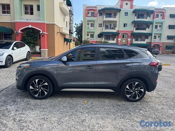 jeepetas y camionetas - Hyunda tucson 4*2 año 2017 5