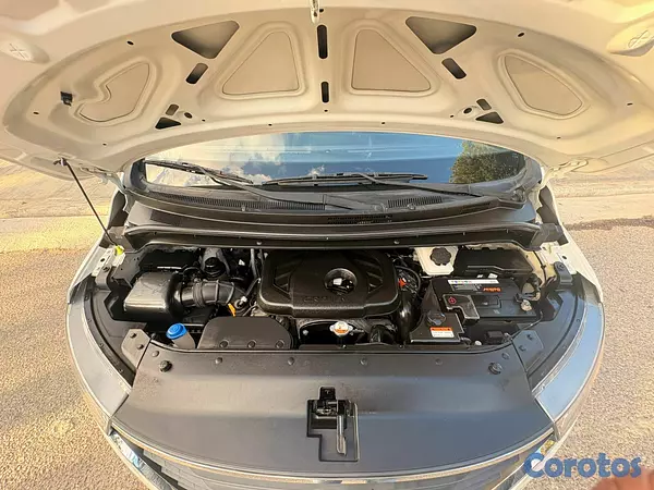 jeepetas y camionetas - 2021 Hyundai Grand Starex 12 Pasajeros 5