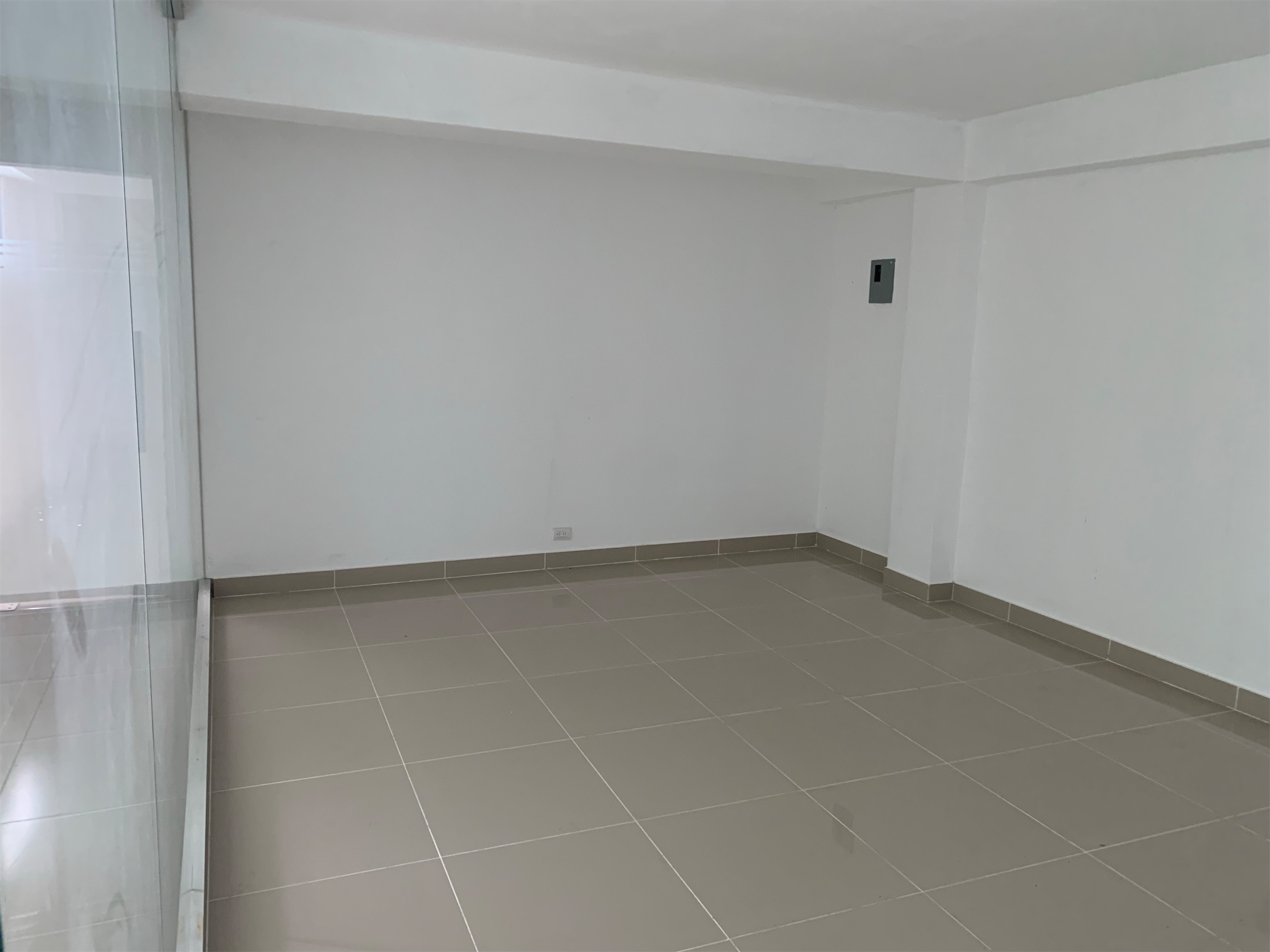 oficinas y locales comerciales - Local céntrico en segundo nivel 6