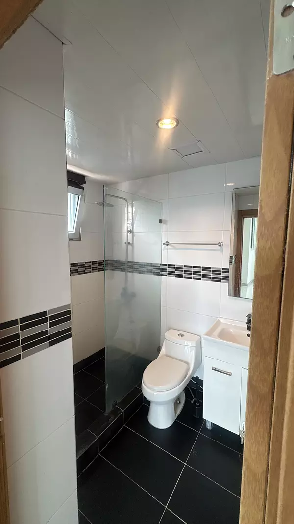 apartamentos - VENDO apartamento remodelado en Serralles 7