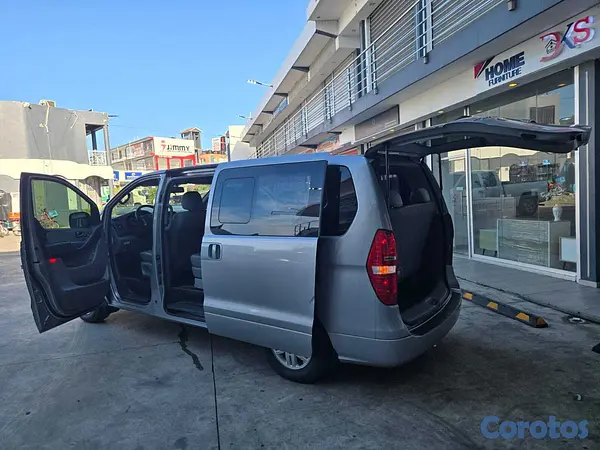 jeepetas y camionetas - HYUNDAI GRAND STAREX 2021 GRIS 2