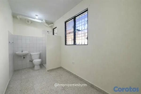 casas - Venta de Amplia Casa de 2 niveles en Miramar – Av. Independencia 19