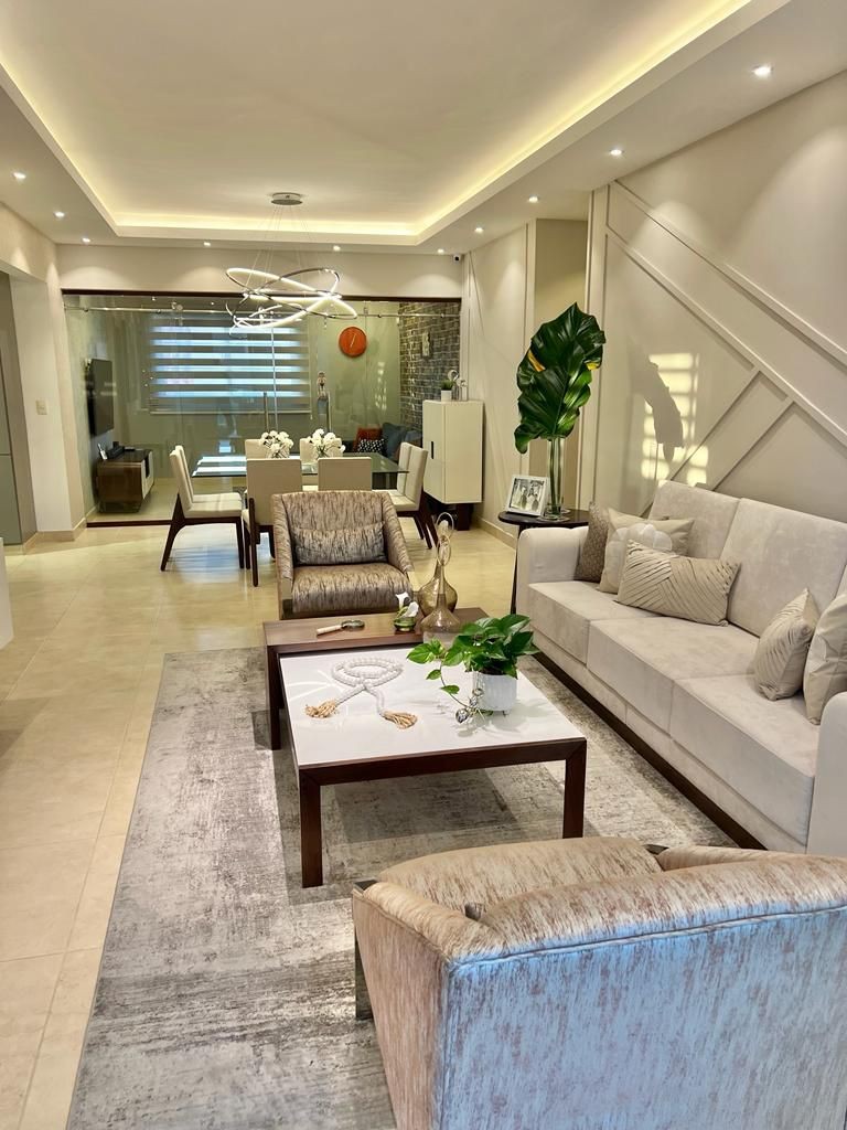 apartamentos - Espectacular 4to Nivel con Ascensor en La Española