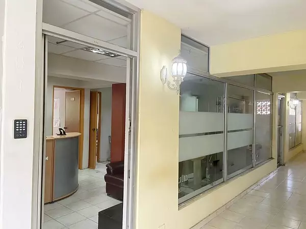 oficinas y locales comerciales - Local céntrico en el millon 4