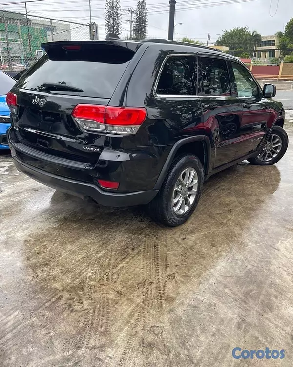 jeepetas y camionetas - JEEP GRAND CHEROKEE LAREDO 2016 4