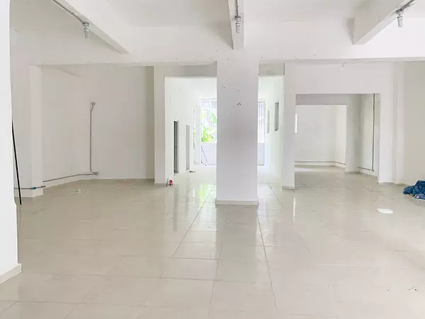 oficinas y locales comerciales - Local en la Duarte Primer nivel 8