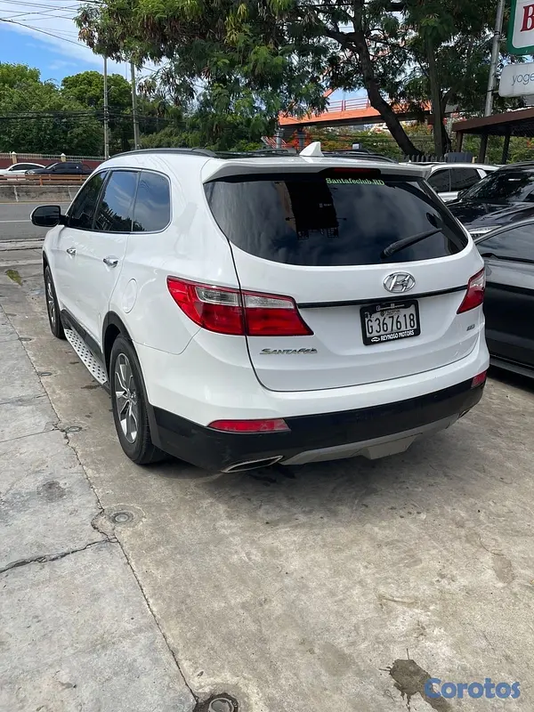 jeepetas y camionetas - HYUNDAI SANTA FE 2014 4