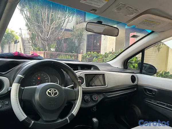 carros - Toyota vitz 2012 4