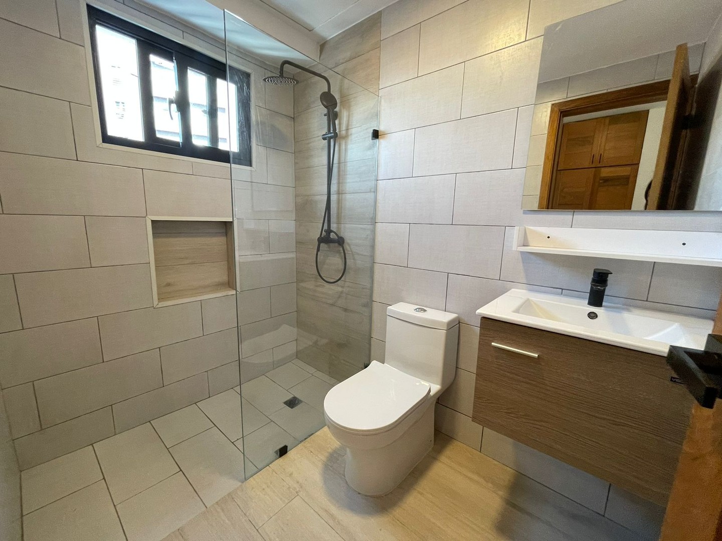 apartamentos - Vendo En Serralles Piso 5 Nuevo Amueblado Full de 1 Habitación
CODIGO PD232  8