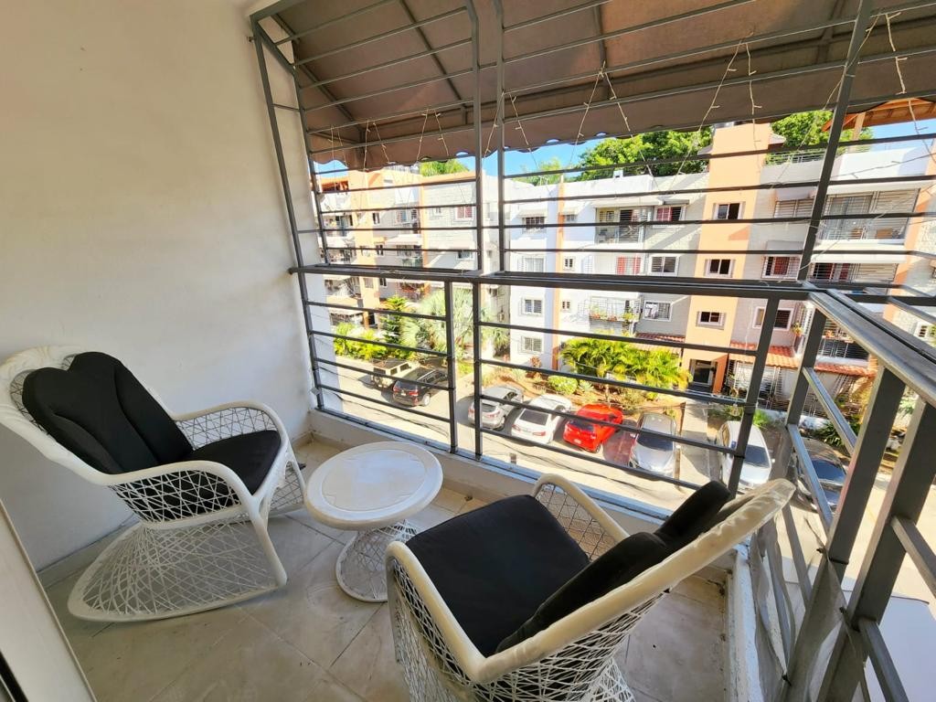 apartamentos - Vendo Oportunidad Apartamento, 4to. Piso con Terraza, Residencial en Alameda  1