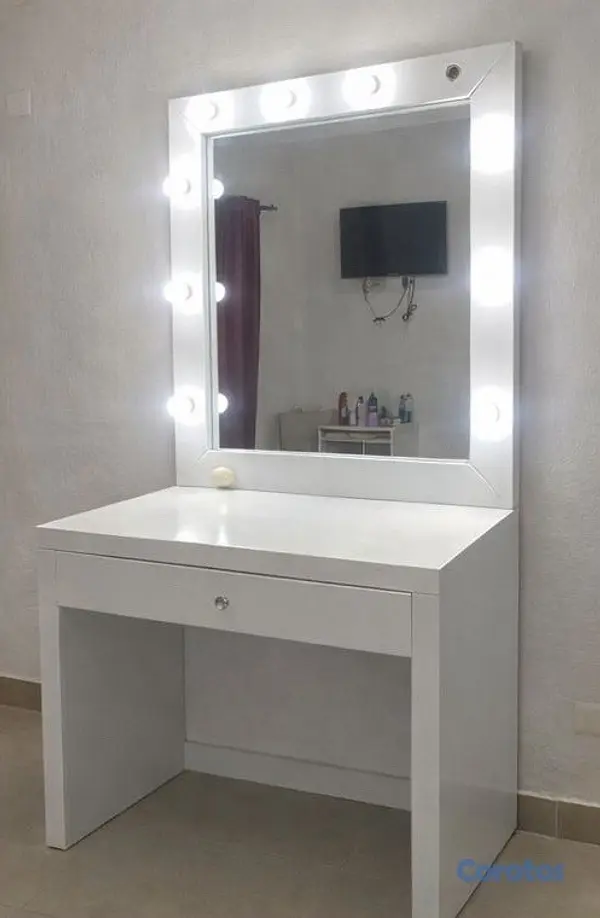 decoración y accesorios - Vanity moderno con espejo y luces LED en excelente estado 3