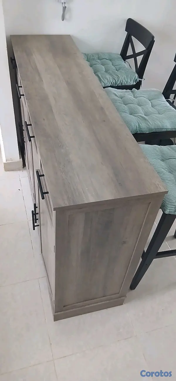 muebles y colchones - Credenza de 4 puertas y 4 gavetas 
3 sillas desayunandor de ikea  4