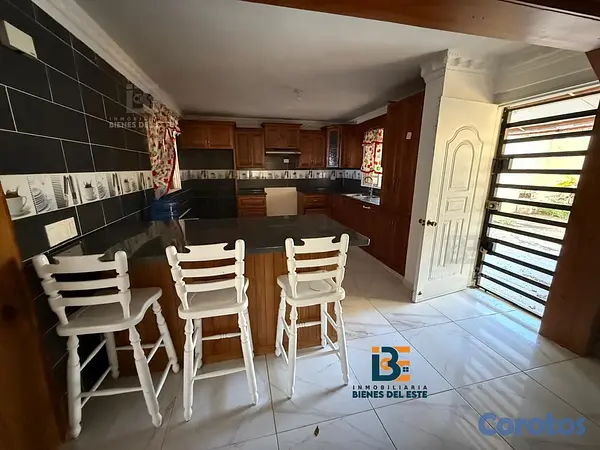 casas - DE VENTA casa de dos niveles con (4) habitaciones  3