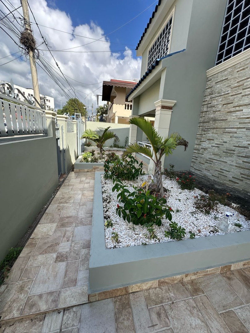 casas - Amplia Casa con Patio en La Terraza  8