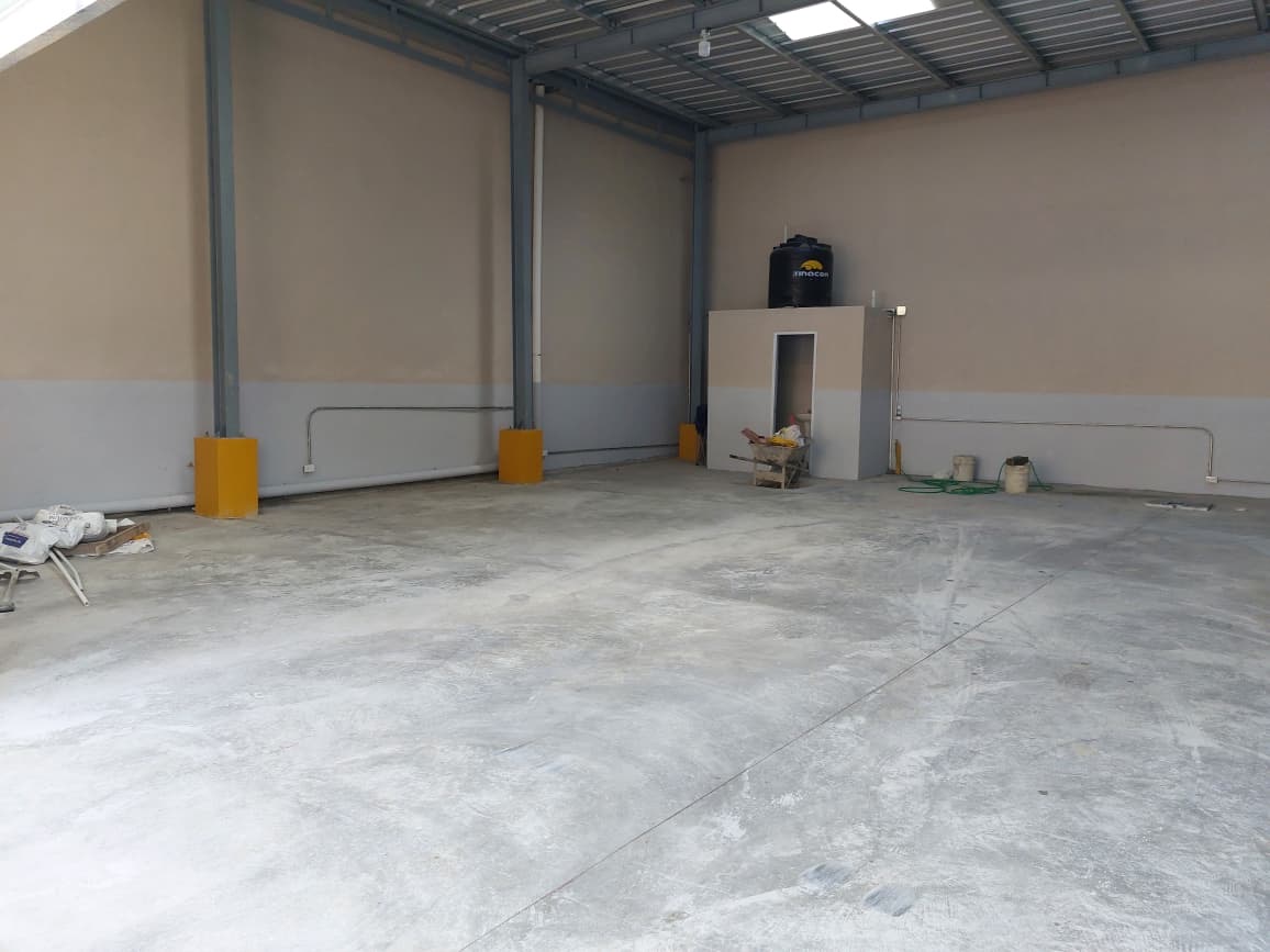 oficinas y locales comerciales - Nave  industrial en Herrera a dos esquina de la Lu 7
