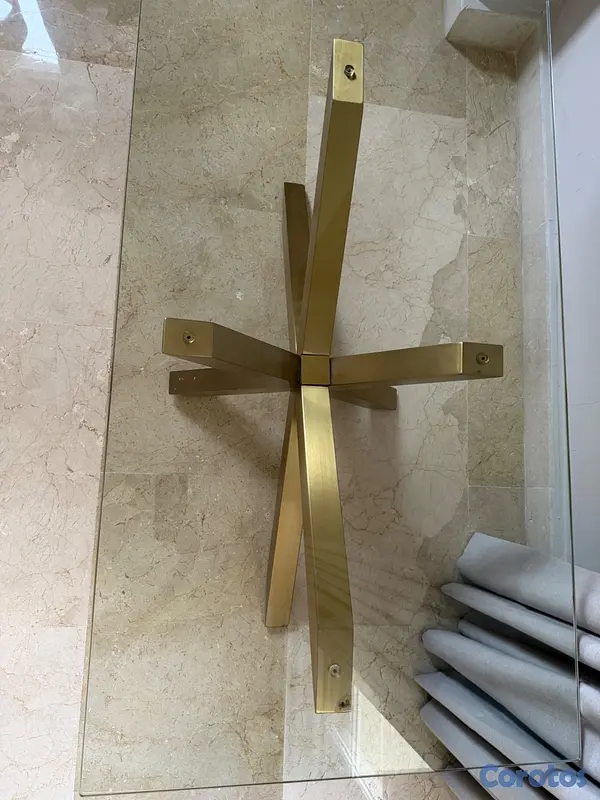 decoración y accesorios - MESA CON TOPE DE CRISTAL Y METAL DORADO 2