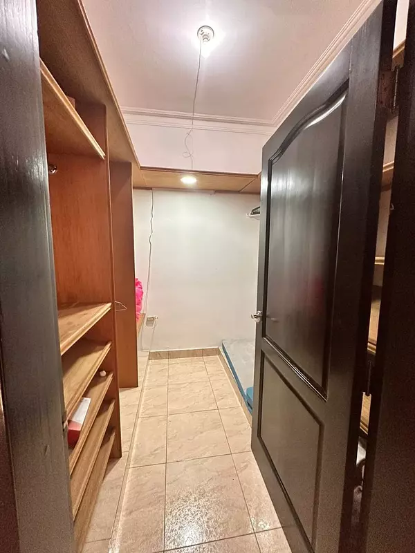 apartamentos - VENDO.
Espacioso apartamento de dos niveles en Bella Vista. 

 7
