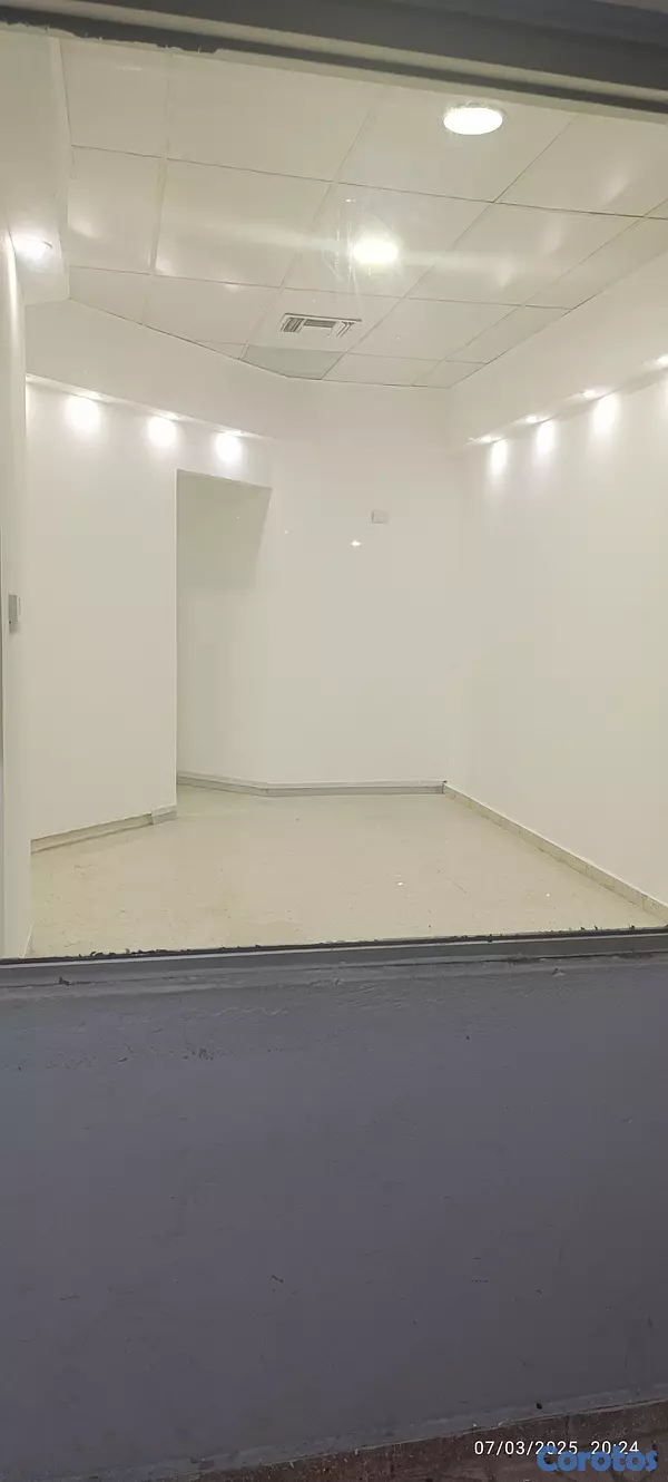 apartamentos - Plaza comercial excelente para Oficina o negocio, varios parqueos, 130 mts . 7