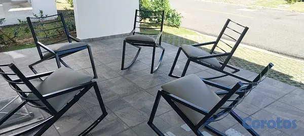 muebles y colchones - Sillas mecedoras modernas – como nuevas 1