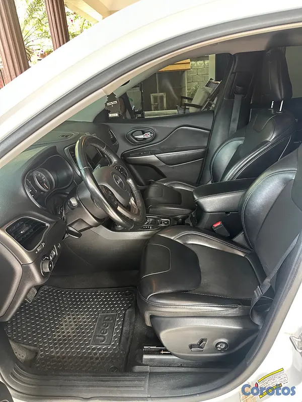 jeepetas y camionetas - VENDO JEEP CHEROKEE LATITUDE 2019 4x4  5