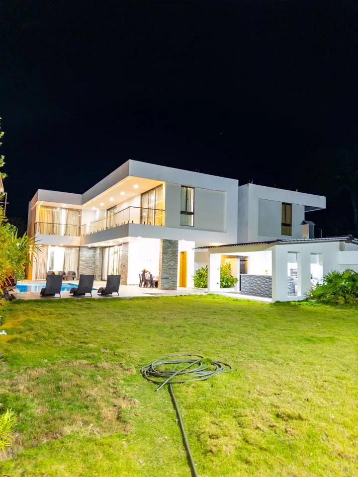 casas vacacionales y villas - Las Terrenas - Lujosa villa de 4 habitaciones más bungalow independiente 2