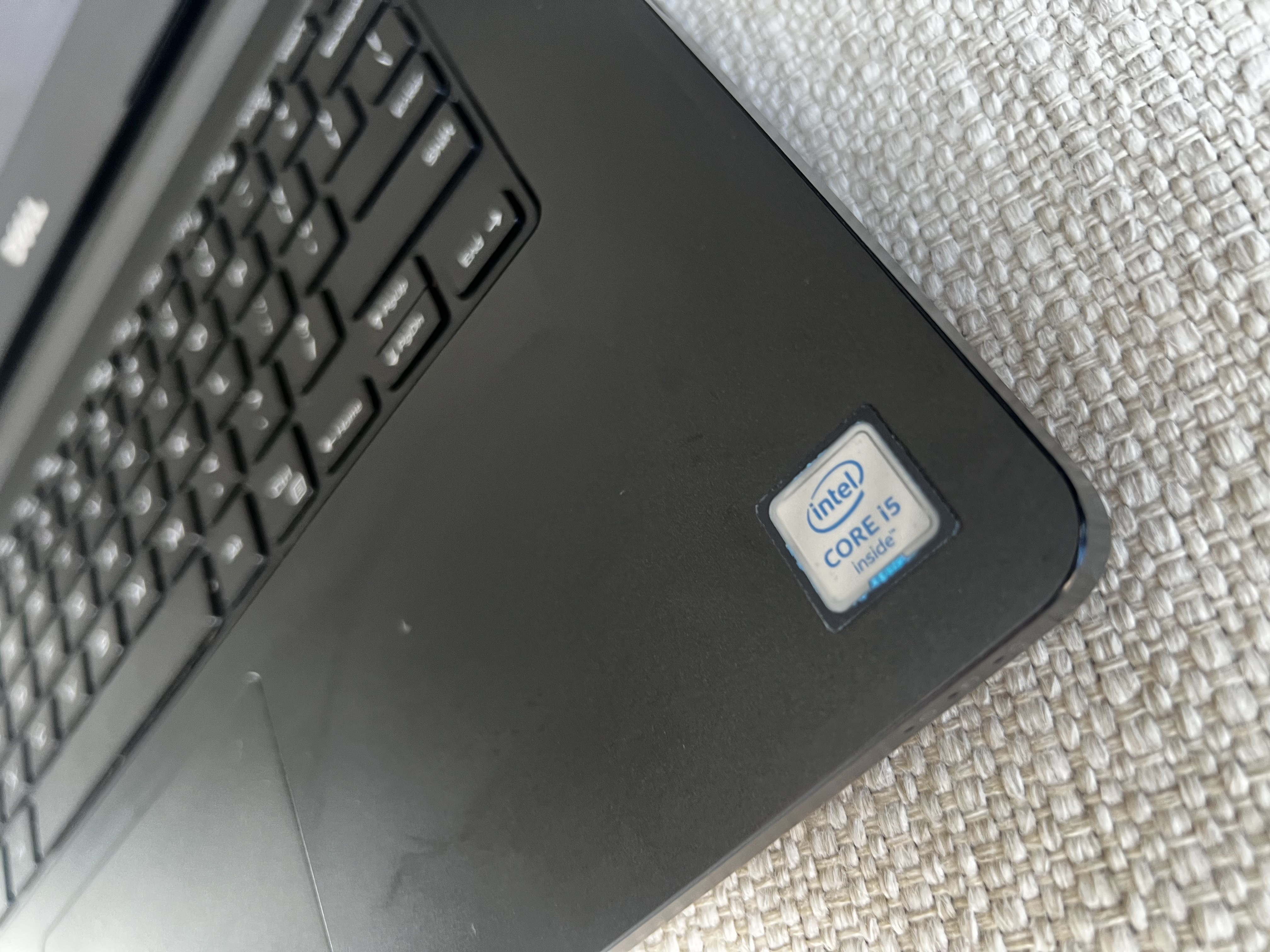 computadoras y laptops - Laptop DELL Latitude 3470 Pantalla Touch
 2