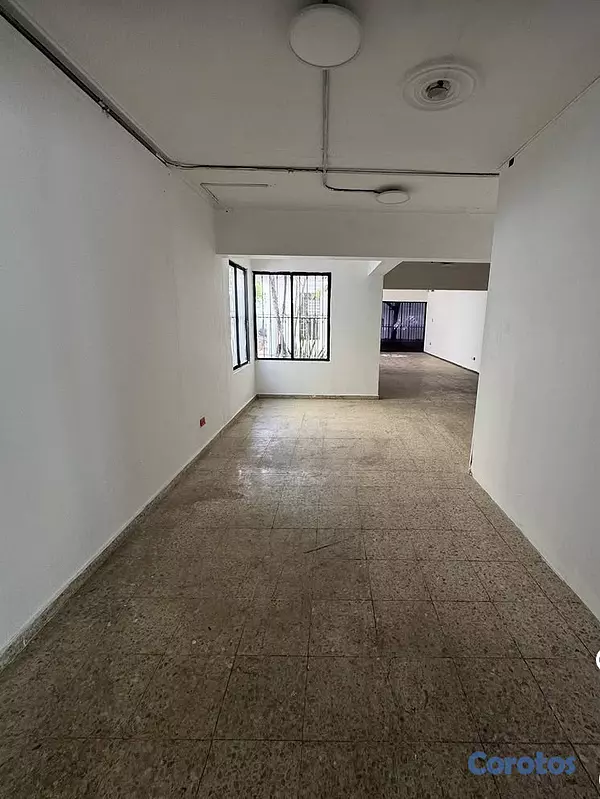 oficinas y locales comerciales - se alquila casa  3