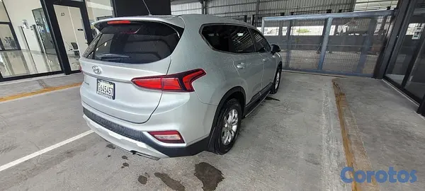 jeepetas y camionetas - HYUNDAI SANTA FE SE 2019 motor DOCH impecable  4