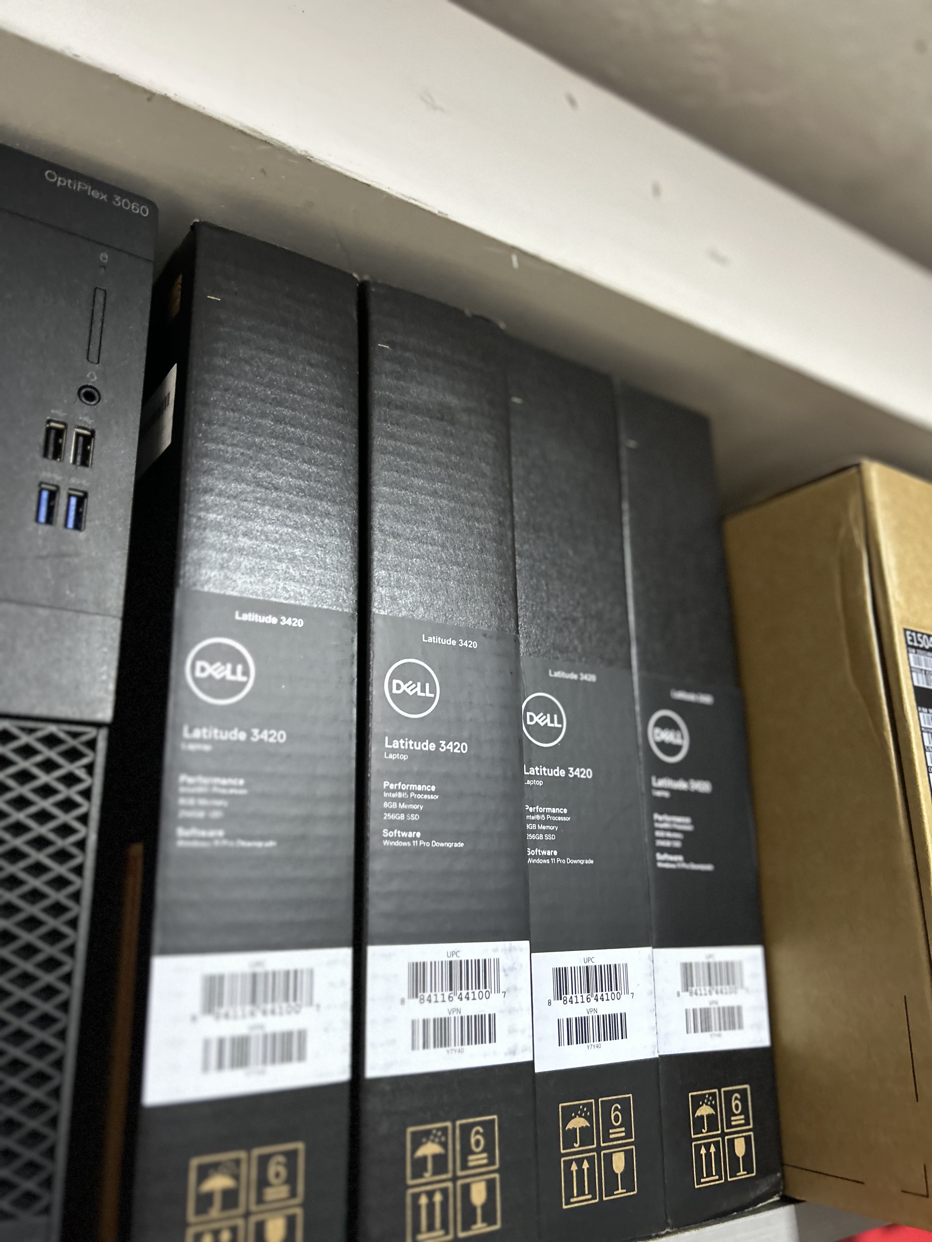 computadoras y laptops - Laptop Dell Latide 3420
Core i5 11th Generación 
8gb de ram Ddr5
256gb Ssd  7