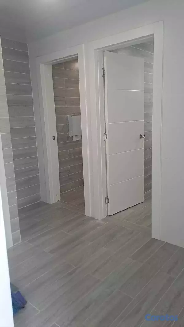 oficinas y locales comerciales - Alquilo Local  comercial  2do piso 80 mts arroyo h 6